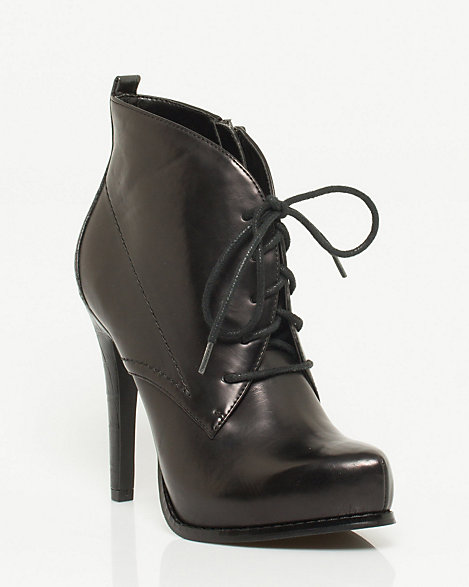 LE CHÂTEAU: Leather-Like Lace-Up Ankle Boot