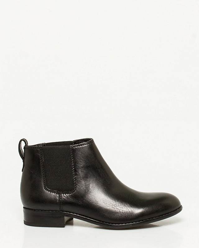 LE CHÂTEAU: Italian-Made Leather Knee-High Boot