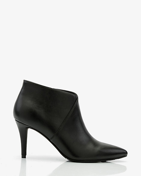 Pointy Toe Ankle Boot | LE CHÂTEAU