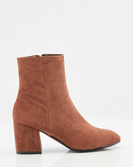 Faux Suede Round Toe Ankle Boot | LE 