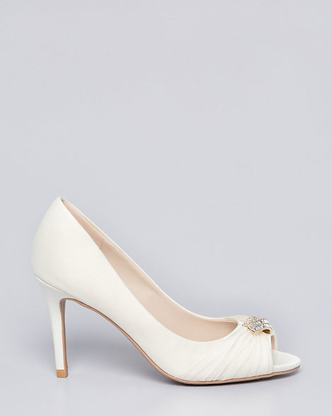 le chateau bridal shoes